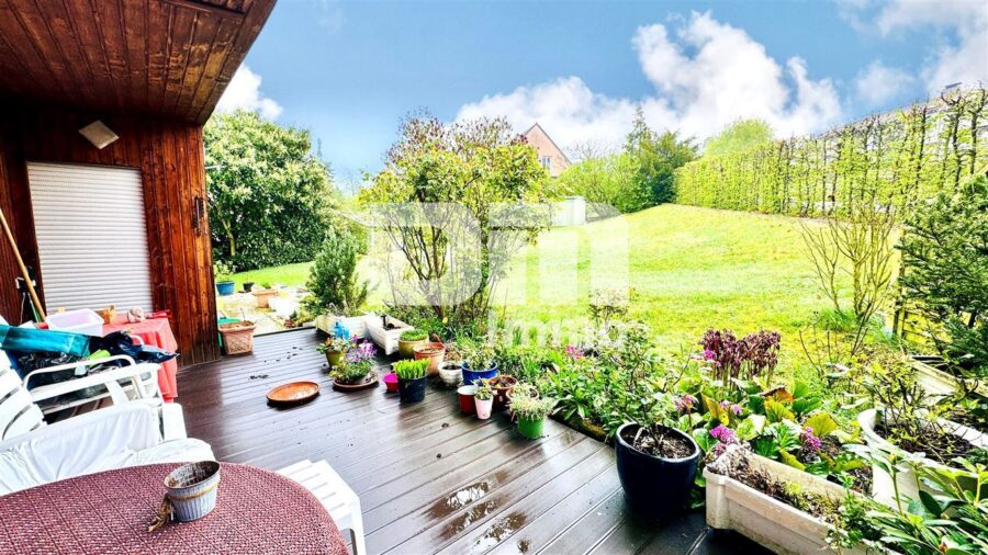 Umfangreich teilsaniertes Dreifamilienhaus mit Garage + PV Anlage und großem Garten - WE1 EG Terrasse